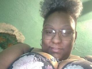 Ari_grande