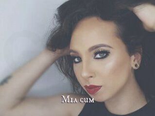 Mia_cum